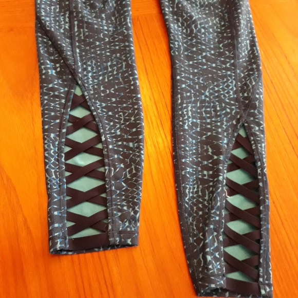 Lululemon Samba Snake blue pants - Picture 3 of 8